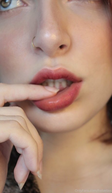 Oriana Leal actress pics