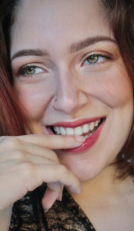 Oriana Leal exclusive star galleries