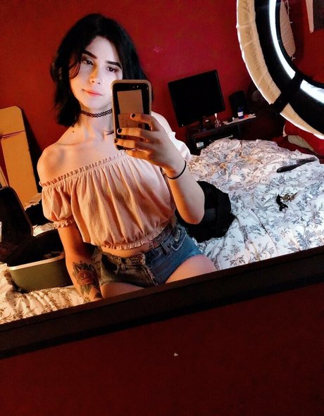 lilliannee nudes model pictures