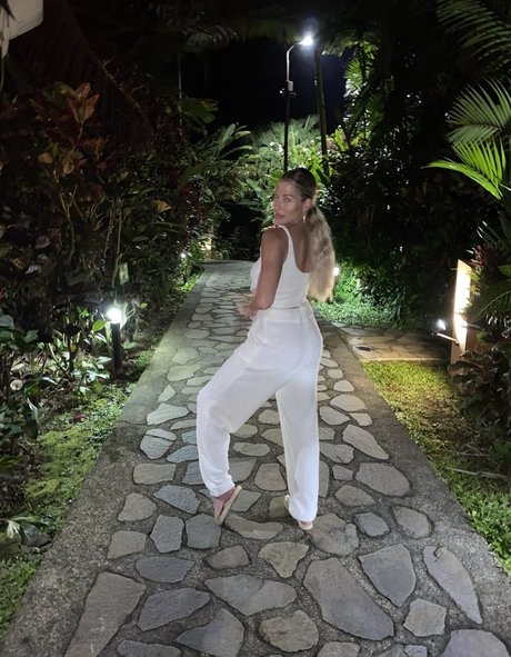 Kelly Kelly model top picture