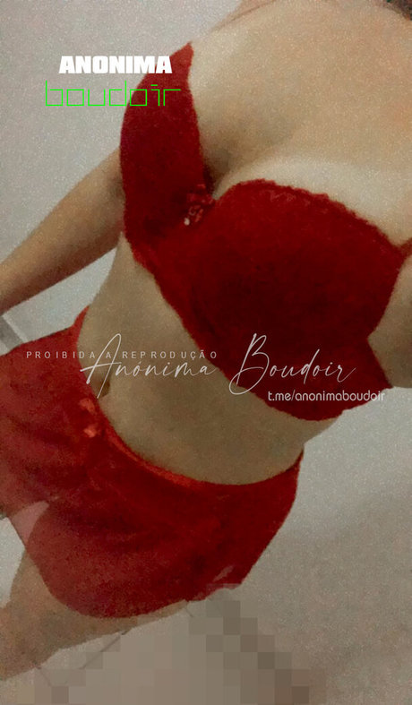 Anonima Boudoir sexy model pictures
