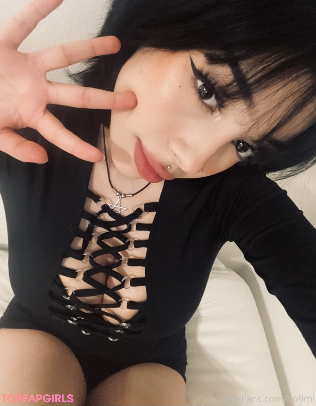 no9mi pretty pornstar pics