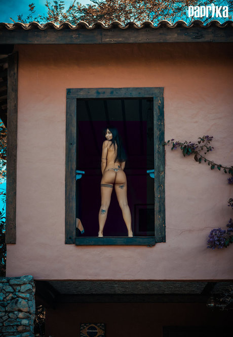 Emmanuelle Guimaraes hot actress image