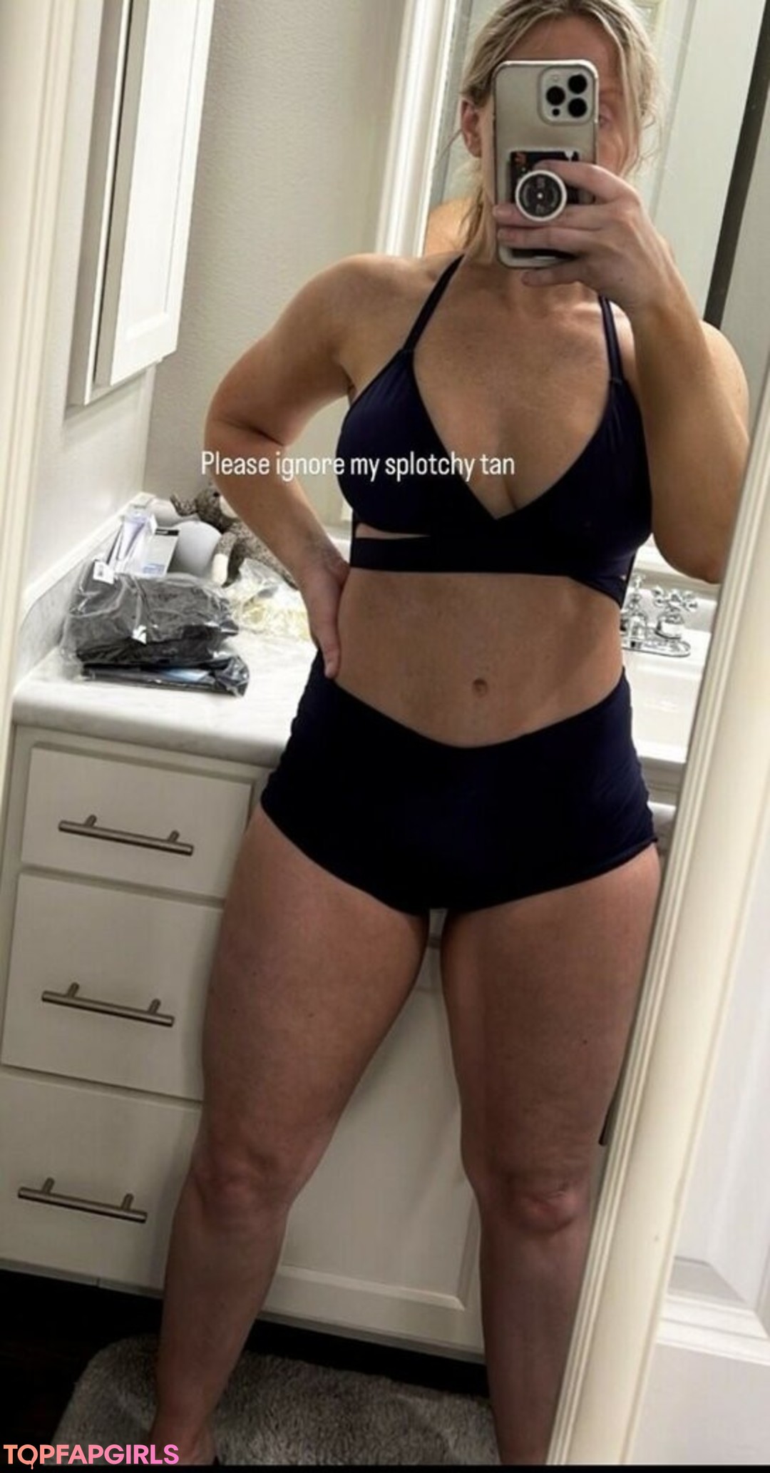 Ashleelyn hot actress picture