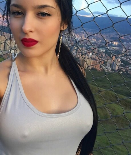 Carolina Tobon model art pic