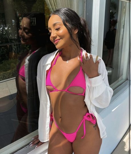 Eblys Mendoza nude star photos