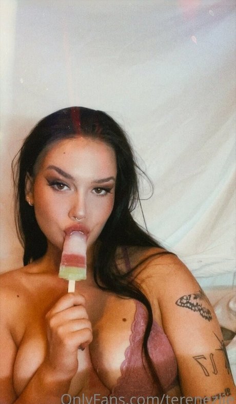 terenezije star nudes images