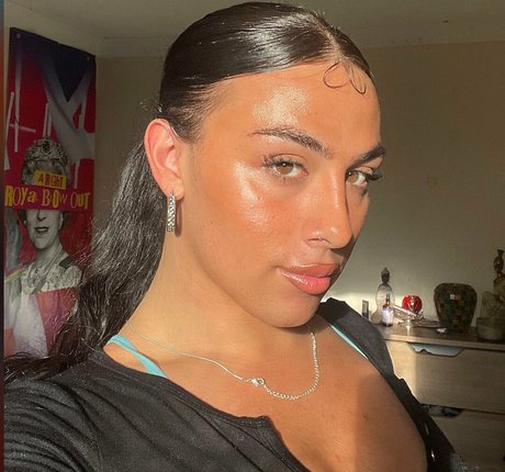 msginaxxo naked star img