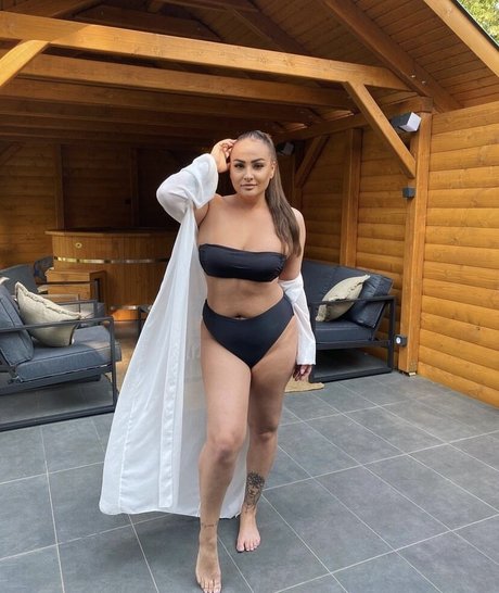 Varga Vivien erotic star img