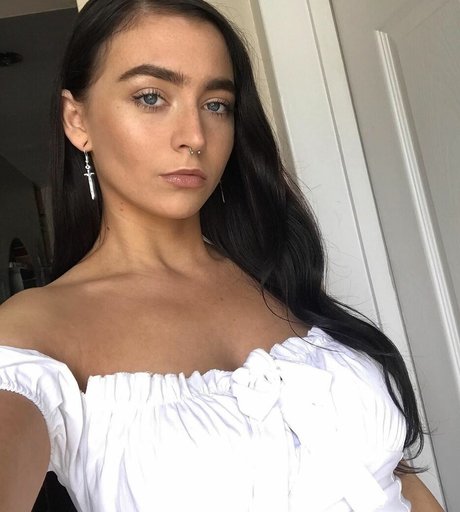 kourtneyxpaige art model img