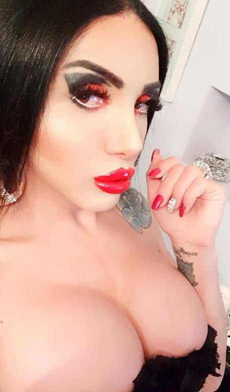 TS Afet Yakar art model galleries