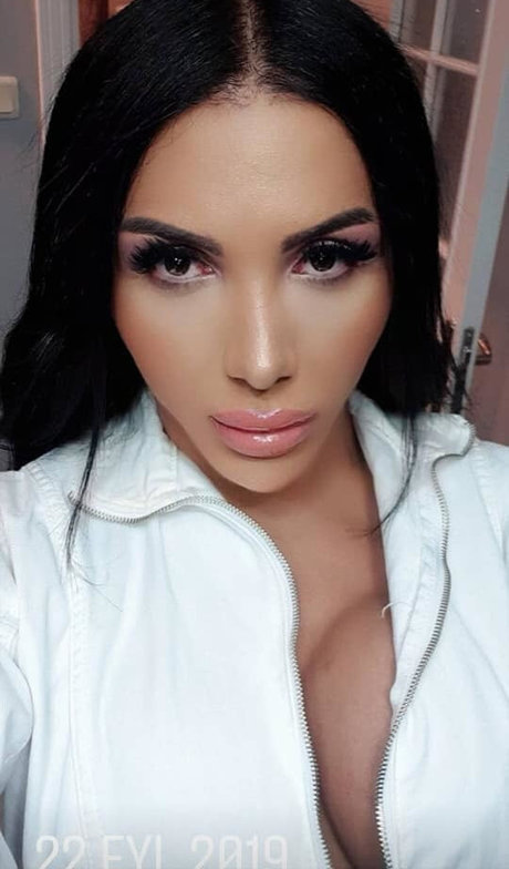 TS Afet Yakar pretty model images