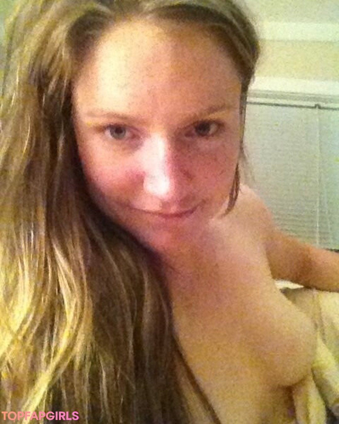 Lauren Kitchen erotic actress pics