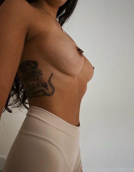 Ariakhan00 pornstar erotic images