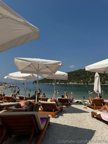 BritishSofia model art gallery