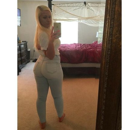 therealsnowphat model top img