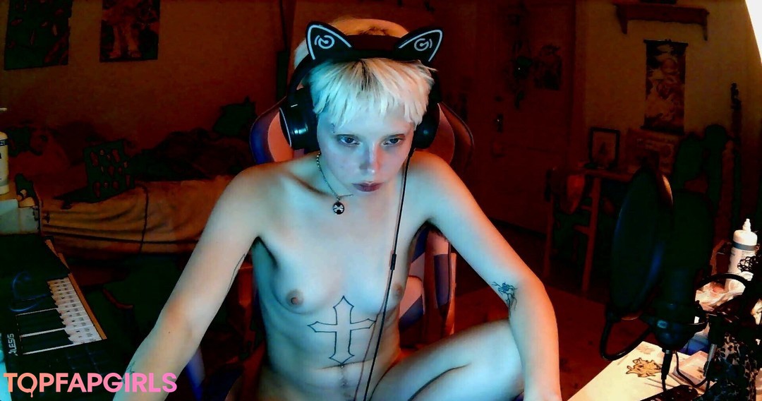 vampyr4u nude actress picture