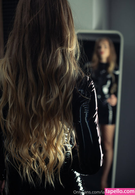 Lady Annabelle model perfect image