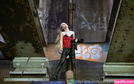 Lady Annabelle sexy star pics