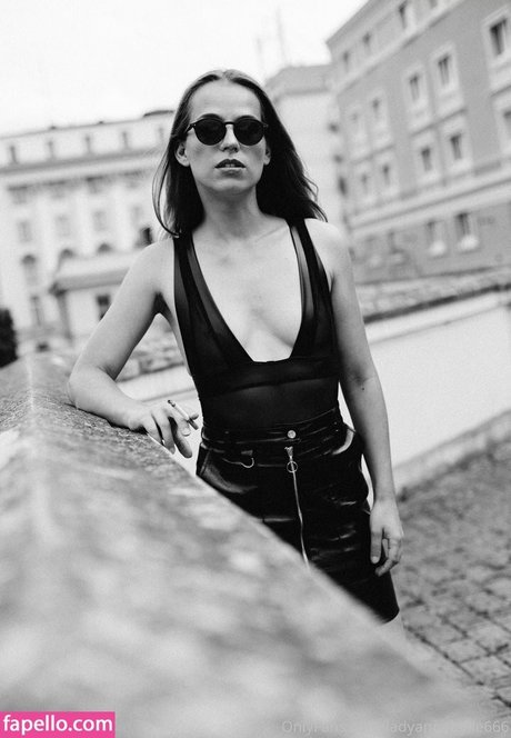 Lady Annabelle top star image