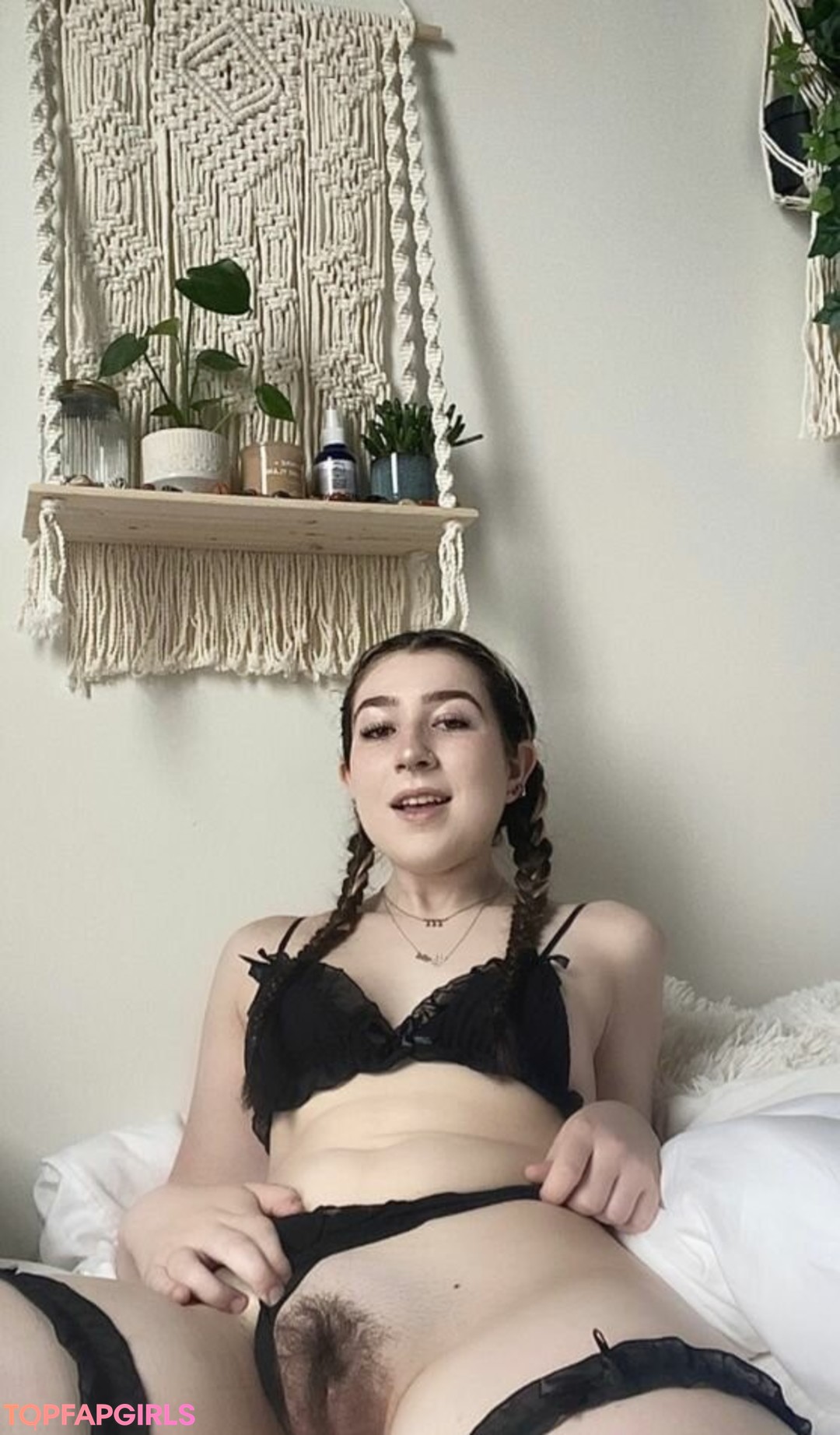 flat chested onlyfans exclusive pics