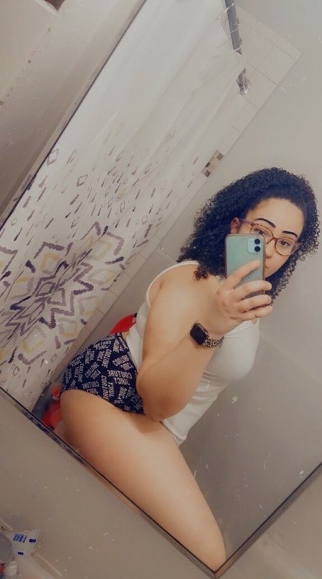 Justinee Starr naked actress picture