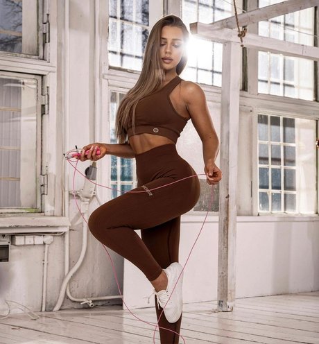 Anya Hryshchenko free model img