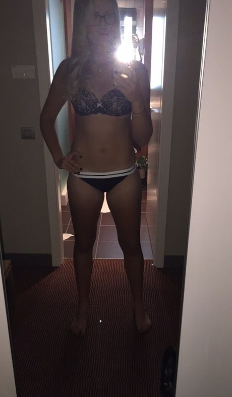 Kristina Mladenovic hot pornstar pics