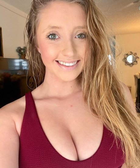 Hannah Louise star erotic pictures