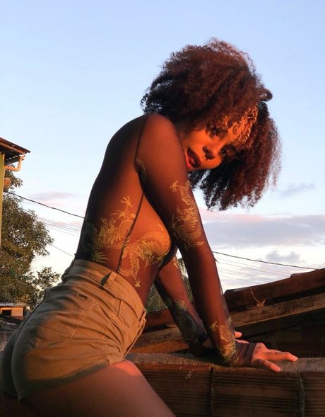 Myyyystical model hd pic