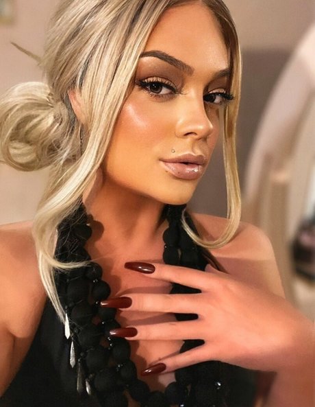 Imogen Loxley xxx model photos