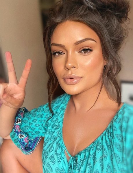 Imogen Loxley model nude gallery