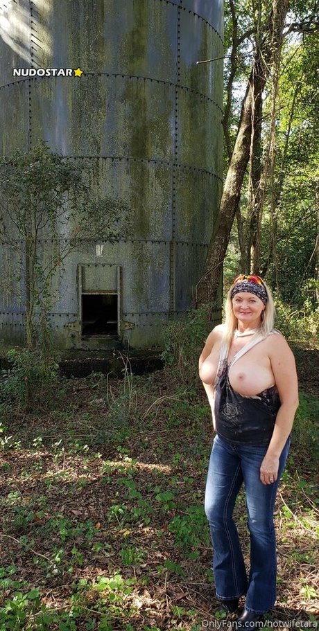 hotwifetara erotic actress gallery