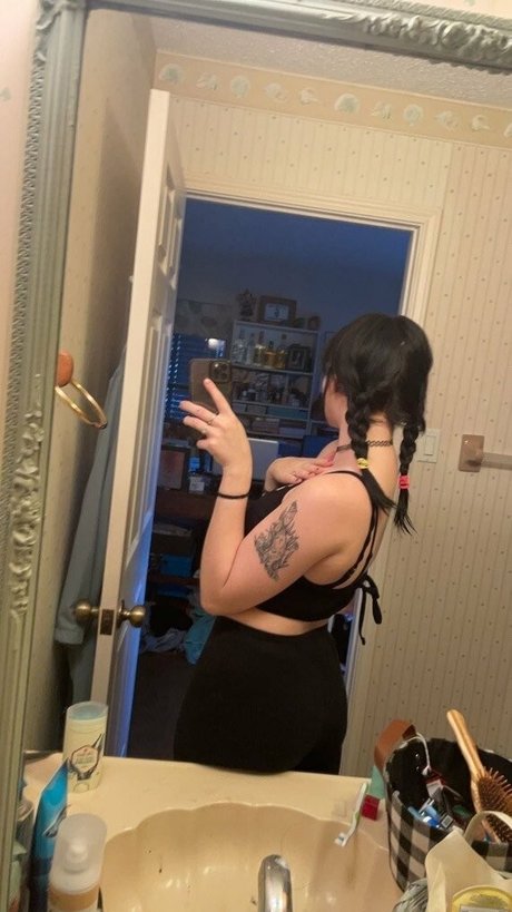 BvnnyBeth nude model gallery