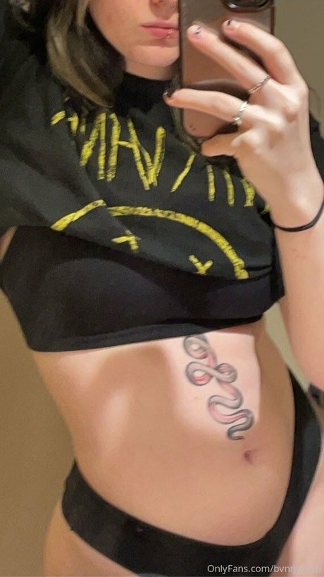 BvnnyBeth erotic pornstar gallery