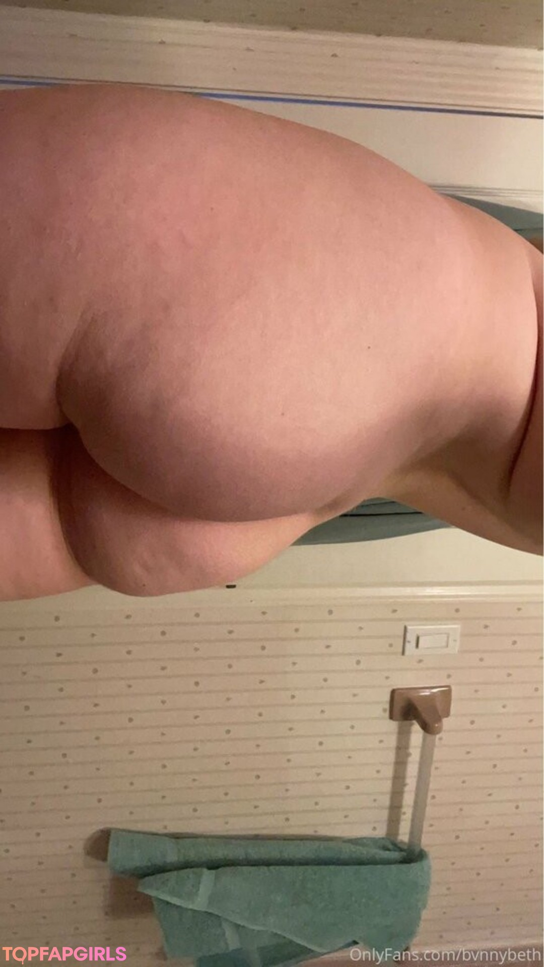 BvnnyBeth pornstar naked pic