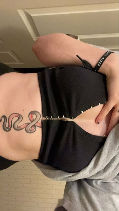 BvnnyBeth model high quality photo