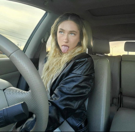 catiee naked actress gallery