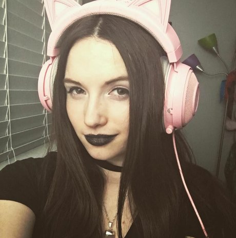 Corrine Moore pretty model images