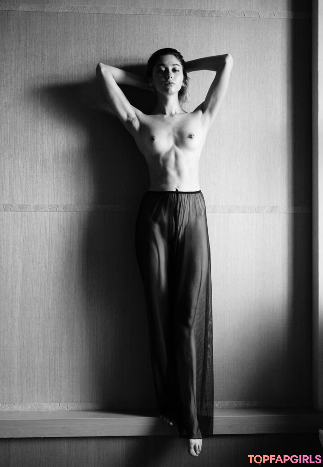 aemillin model nude photos