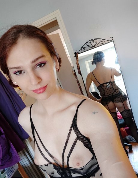 MelodyFluffing nude model galleries