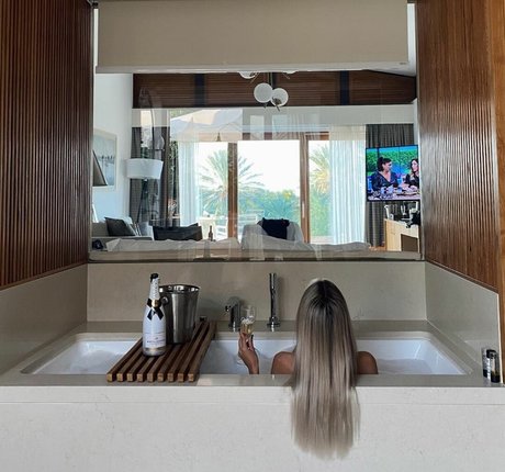 Mishel Zabelman nude pornstar photo