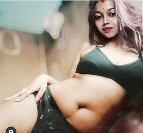 Yajnaseni nice actress gallery