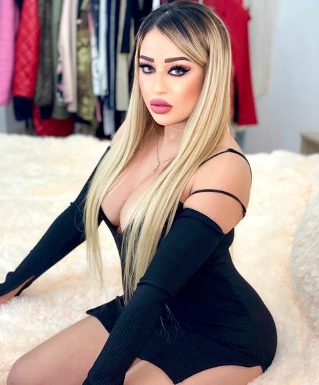 Imen Loulou star sexy img