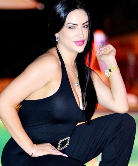 Manel Sassi model art galleries