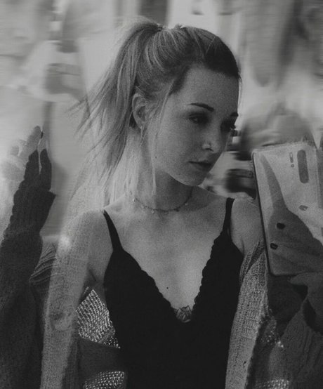 rainbowf0x model art pic