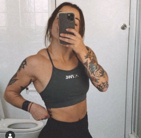 Teeteee16 porn star image