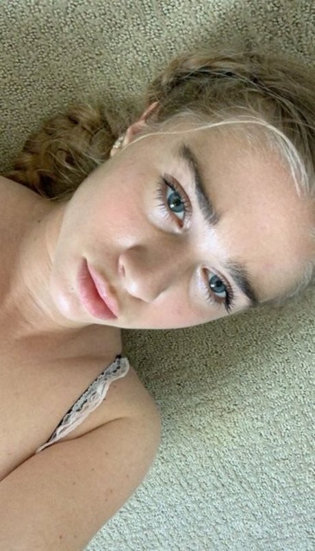 Goldenhoneydip hd pornstar pics