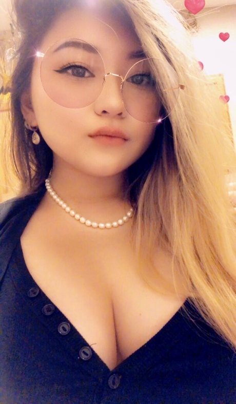 Missthi2 model hot images