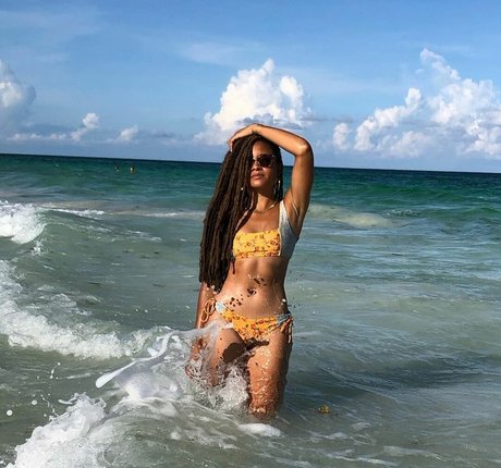 Rhyon Nicole Brown free pornstar picture